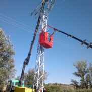 Montaje de torre eléctrica