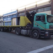 Trailer con grua